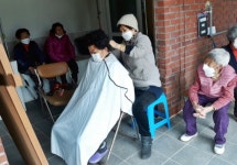 창원 상남동 황권연 부부 찾아가는 이·미용 봉사