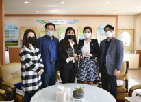 손세화 포천시의회 의장, 추산초 교육환경 개선 등 공로 감사패 수상