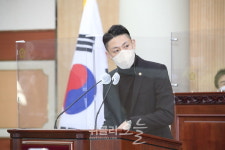 고양시의회 정연우 의원, 안곡초등학교 앞 육교철거 필요성 주장