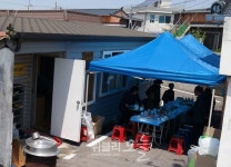 [어버이날 이모저모] 우리도 마을 회관 하나 지어주면 참 좋겠습니다.