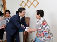 [위클리오늘] 우승희 영암군수, 함반동경로당서 마을 어르신과 대화