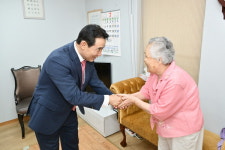 [위클리오늘] 포천시, 현장에 답이 있다 협소한 경로당 찾아 애로사항 청취