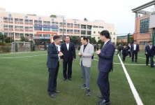 [위클리오늘] 임태희 경기도교육감 학생과 지역 주민이 함께 즐기는 미래형 운동장 널리 확산할 것