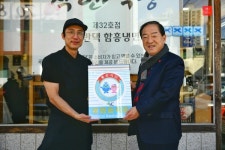 [위클리오늘] 속초시, 2025년 모범음식점 신규 지정업소 현판 전달식 개최