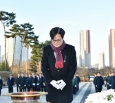 [위클리오늘] 김병수 김포시장, 2025년 을사년 새해맞이 현충탑 참배