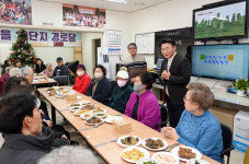 [위클리오늘] [포토] 의정부시, 용암마을13단지아파트 경로당 방문해 소통의 시간 가져