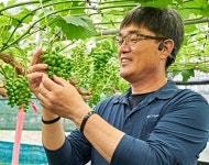 [위클리오늘] 영천시 금호읍 신길호 경북 농업 명장...농진청 현장명예연구관 위촉