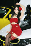 [WT포토] 레이싱모델 반하리, 슈퍼카 사이에 피어난 장미(서울모빌리티쇼)