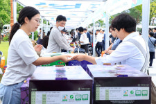 [위클리오늘] 화성시, 국회서 특별한 농업인과 함께하는 빛나는 화성 직거래 장터 운영