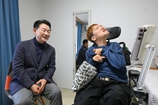 [위클리오늘] 의정부시, 중증장애인 스마트기기 지원 가정 방문…일상 자립 환경 점검