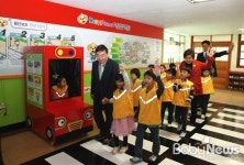 “횡단보도 보행시 운전자와 눈을 맞추세요”