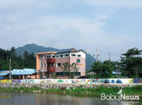 가평 반딧불 행복학습마을에 길이 100m 벽화 탄생