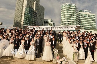 중국인 신혼부부 78쌍, 부산서 성대한 웨딩마치 거행