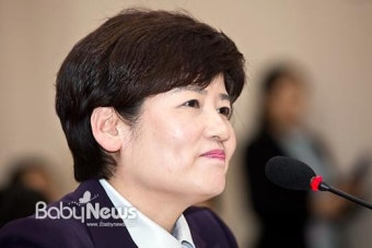 입 굳게 다문 장관 후보자들