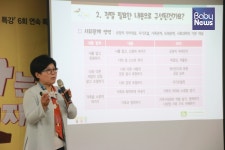 아이는 부모의 뒷모습을 보고 배운다