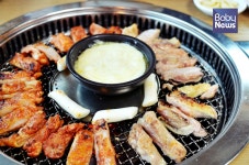 가족여행 인기 맛집으로 뜨는 치즈퐁듀 숯불닭갈비전문점