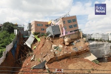 붕괴된 서울상도유치원, 추가 붕괴 위험까지...