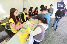 네이버부모i, 다둥이 가족에 쥬니버 선물꾸러미 증정