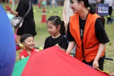 다둥이와 함께 뛰고 즐기는 신구대 아동보육과 학생들