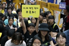 [화보] 제 1392차 정기 수요시위에서 코소보 내전 성폭력 세상에 알린 바스피예, 제2회 김복동평화상 수상
