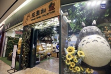 한국 대표하는 월드타워? 주요 상권엔 일본 브랜드 점령