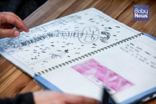 스마트폰으로 독서? 탑 쌓고 놀더라도 책으로 놀아라