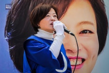 지지를 호소하는 더불어민주당 진선미 후보