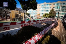 [사진 더하기] 갈 곳도 없는데… 코로나에 폐쇄된 놀이터