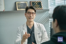 만성적인 어깨 통증 회전근개파열.… 방치하지 마세요