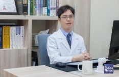 성장기 청소년 허리통증, 바른 자세교정으로 다스려야