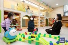 어린이집 만 0세반 정원은 2명... 교사 대 아동비율 줄이기 앞장서는 이곳은?