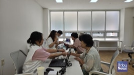 SKT·경남종합사회복지관, 찾아가는 USIM 무상교체 서비스 실시