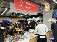 본우리집밥, 헥토 임직원 대상 참치 잡는 날 미식 이벤트 진행… 구내식당서 현장감 있는 라이브 참치 퍼포먼스 즐겨요