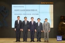 이억원 금융위원장, 대웅제약 스마트 공장 방문… "K-제약바이오의 글로벌 잠재력 확인"