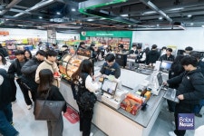 [푸드 트렌드] 세븐일레븐, 한양대학교에 뉴웨이브 한양대프라자점 오픈 外