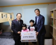 국민은행, 청소년 교육 지원 위한 공부방 800호 전달
