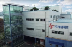 테슬라 효과에 엘앤에프 반색  호실적 업고 주가 31만원 간다