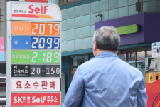 국내 경유 가격 2100원대 돌파…휘발유도 눈앞