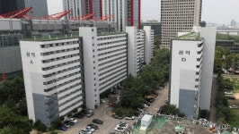 출혈 경쟁 예고됐던 여의도 재건축도 눈치만  공작아파트 대우건설 홀로…수의계약 가능성