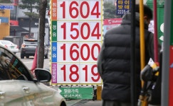 주유소 기름값 4주째 상승…휘발유 1700원 돌파