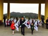 대전법동초, 신입생 전원 태극기 선물