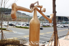 철(鐵)의 도시 이미지를 살린 KTX 포항역사