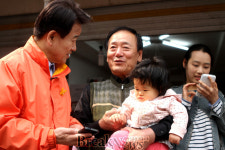 [포토] 삼성시장 상인들과 만난 정동영
