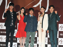 ［포토］영화 ‘간신’ 제작보고회 개최, 주연배우-감독의 “파이팅!”