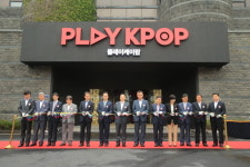 제주에 홀로그램 공연장 플레이 K-POP 문 열어
