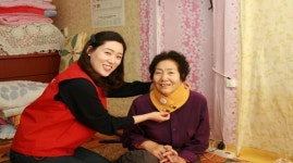 신세계김해와이제이 | 신세계, 김해시청과 ‘사랑의 목도리’ 전달식 진행