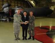 남경필 경기지사, 평택 미7공군사령부 방문