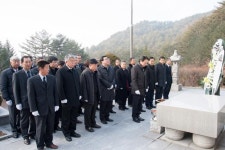 포토 태백시, 충혼탑 참배로 새해 시작