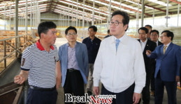 이낙연 전남지사, 장성 동물복지형 한우농장 살펴