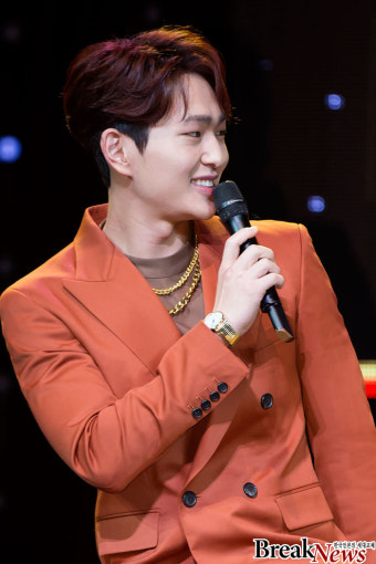 ［포토］샤이니 온유, 여전히 두부같은 리더